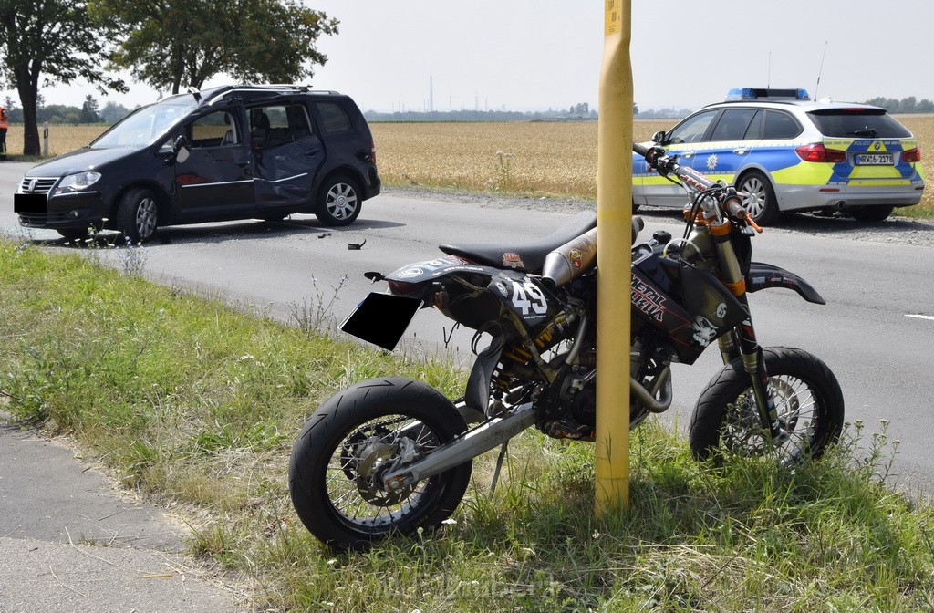 Schwerer Krad Pkw Unfall Koeln Porz Libur Liburer Landstr (Krad Fahrer nach Tagen verstorben) P018.JPG - Miklos Laubert